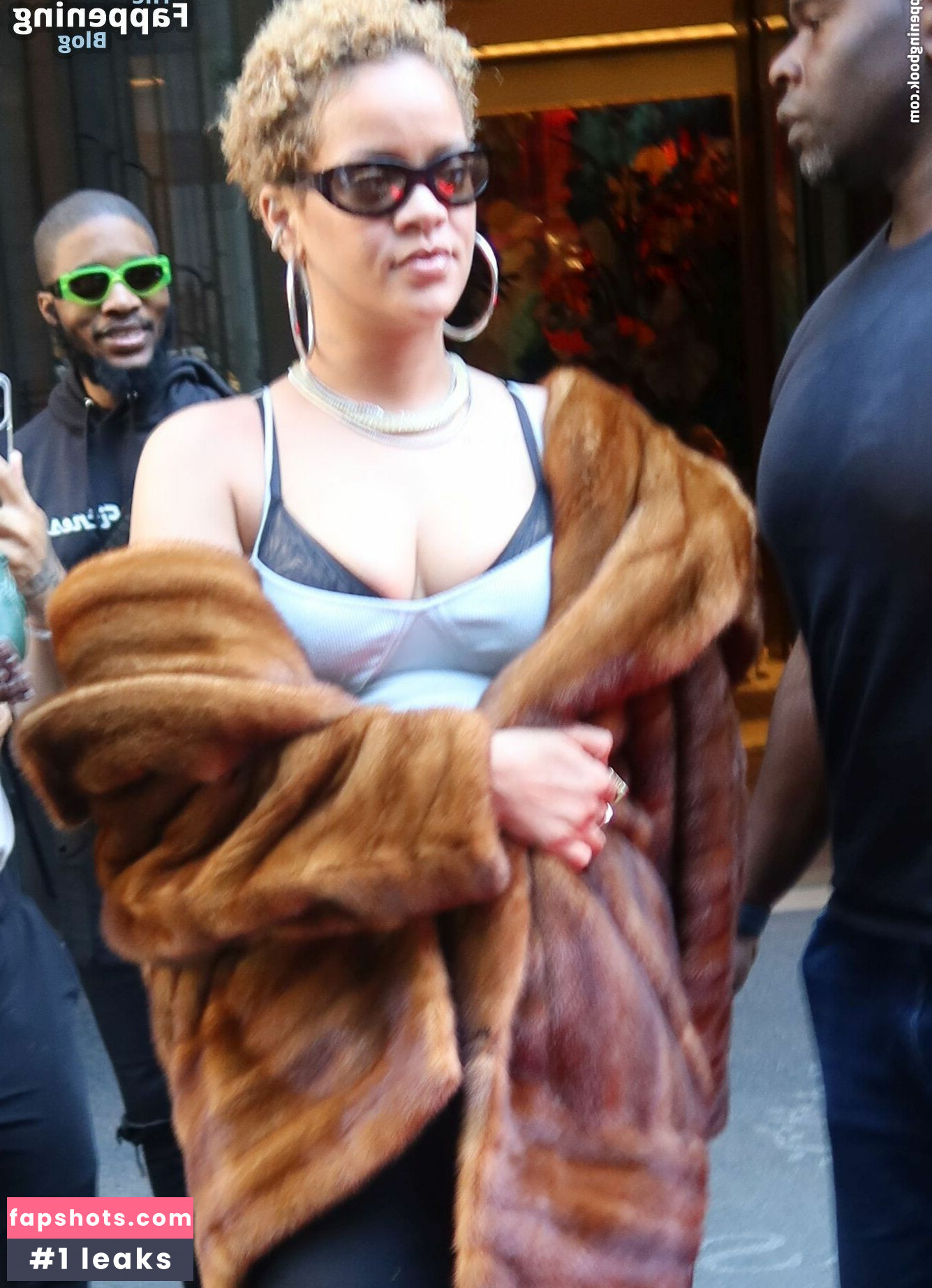 Rihanna gallery photo #1004