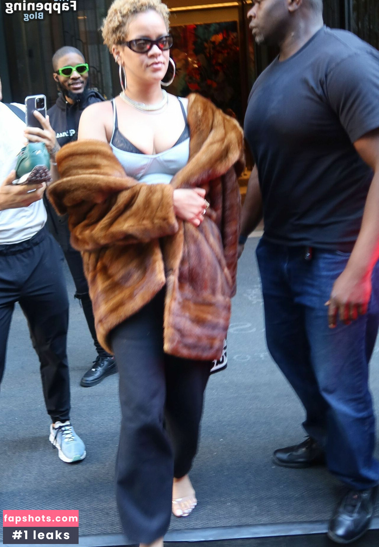 Rihanna gallery photo #1006