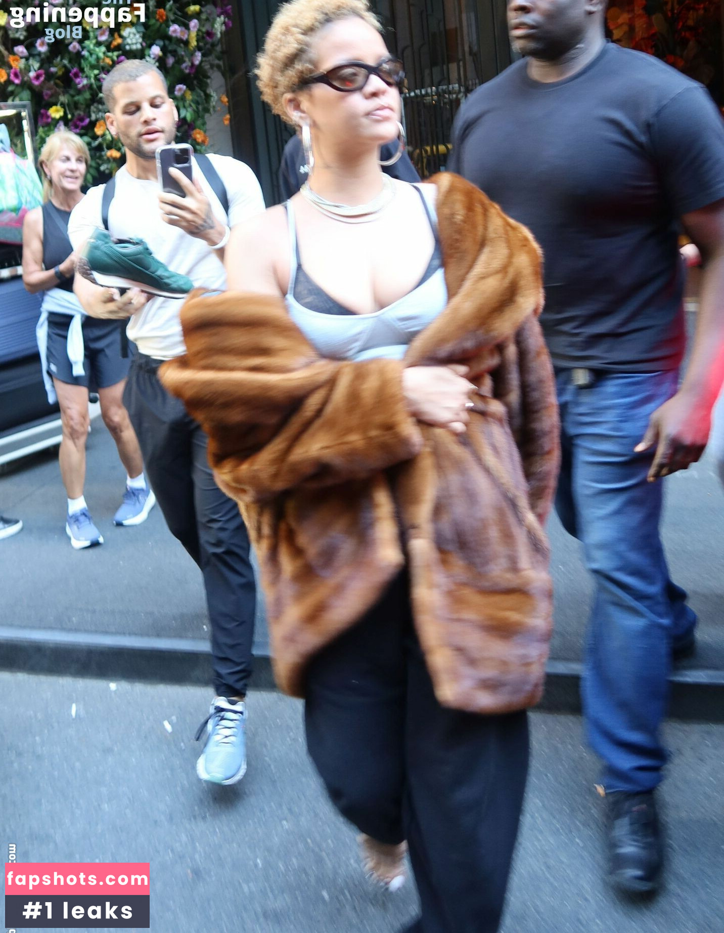 Rihanna gallery photo #1007