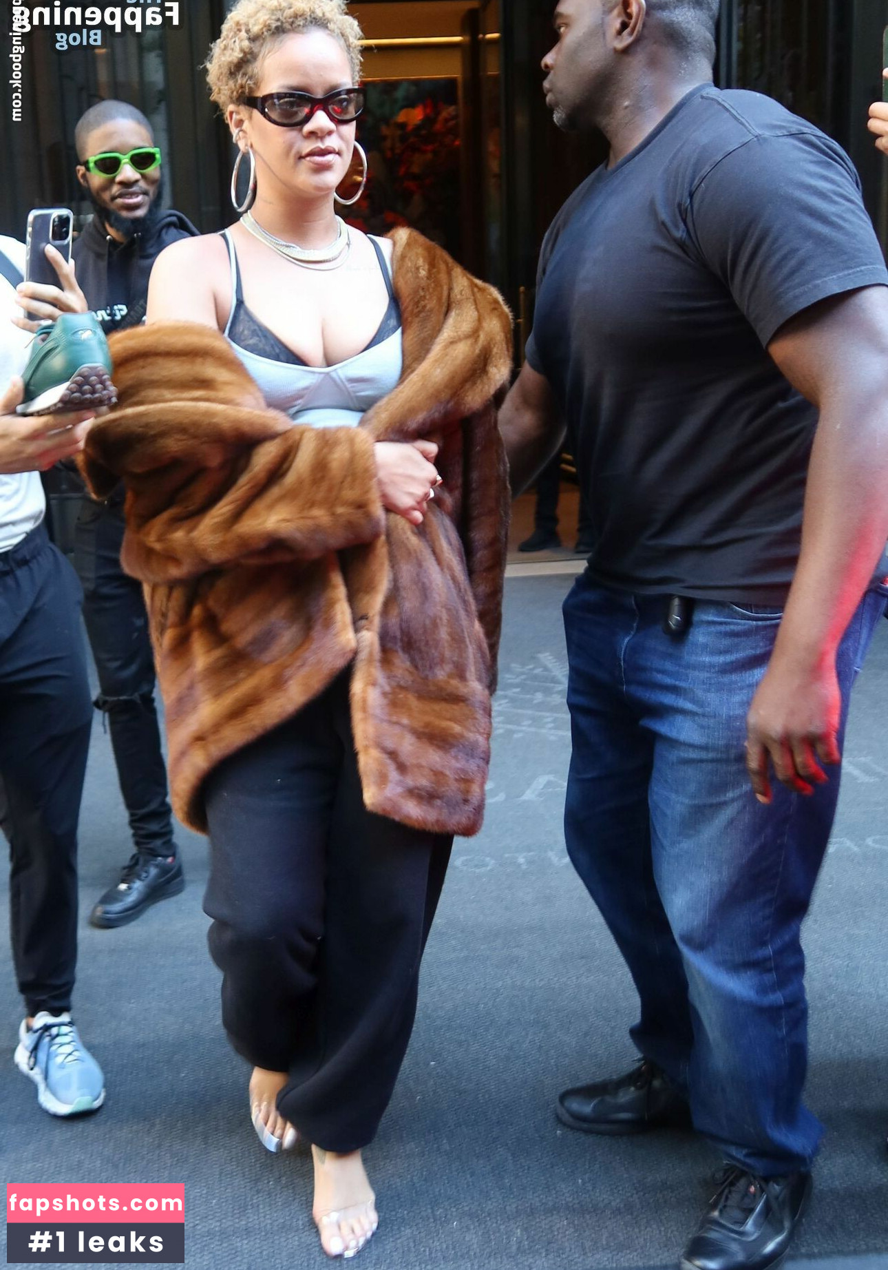 Rihanna gallery photo #1008