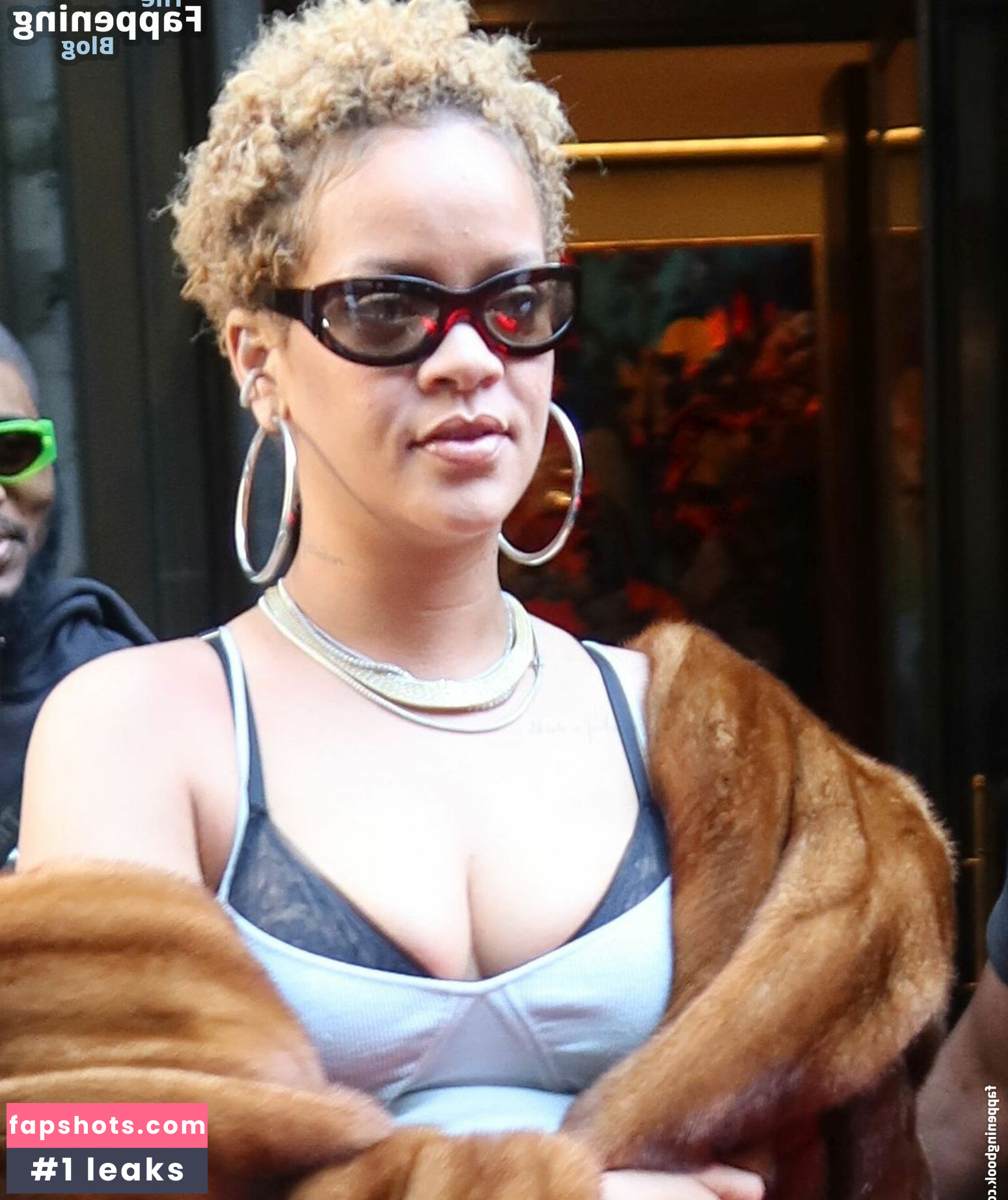 Rihanna gallery photo #1011