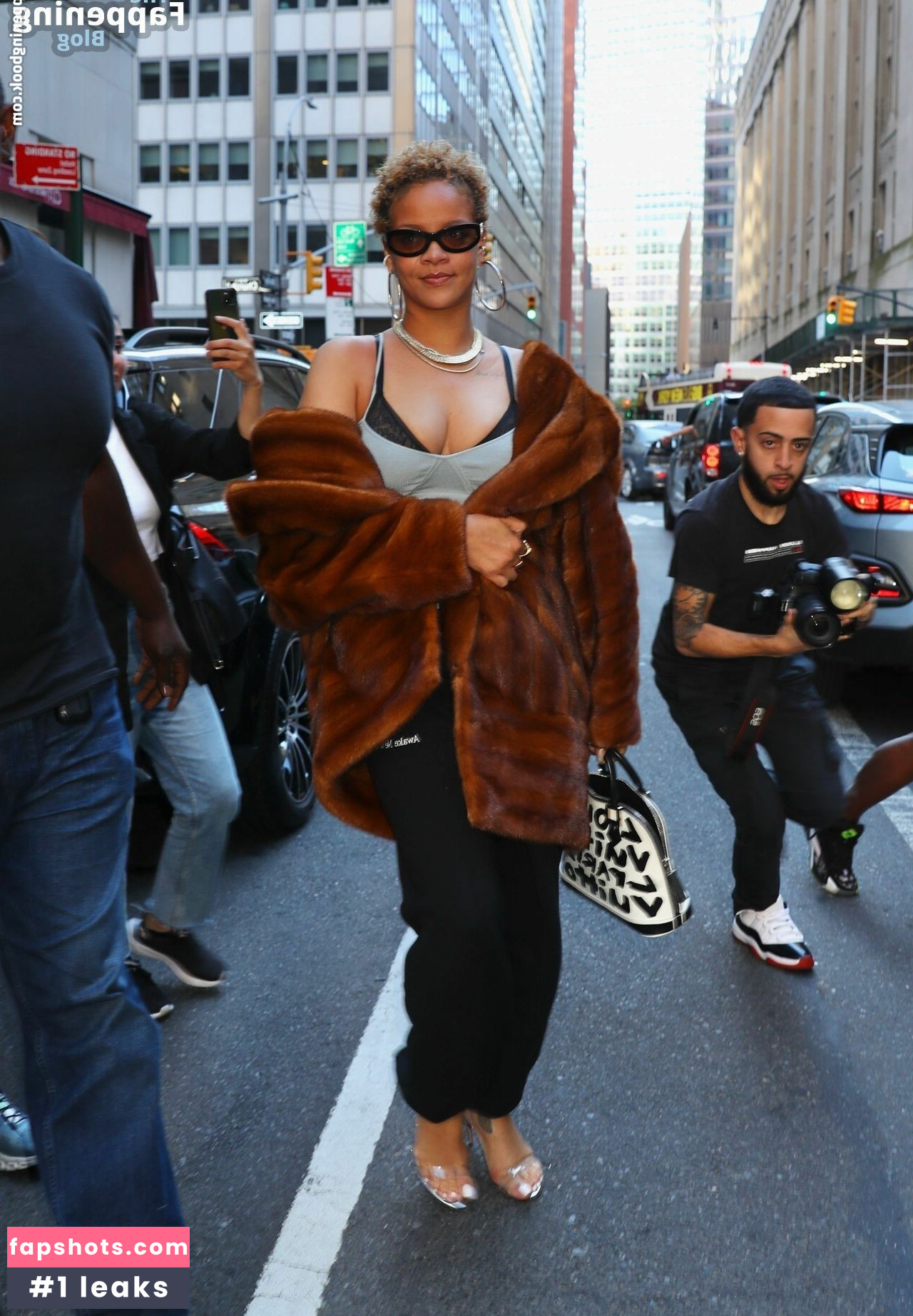 Rihanna gallery photo #1019