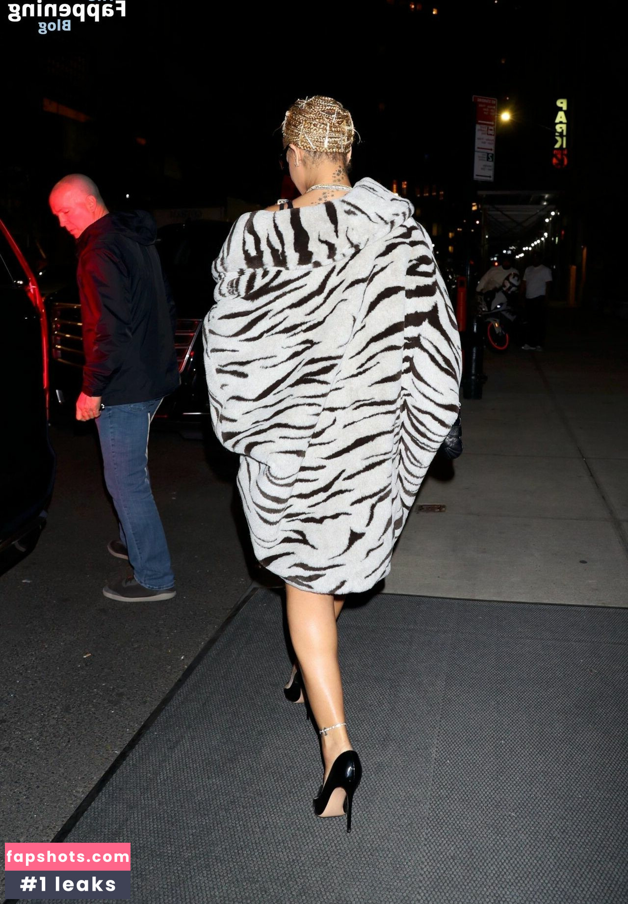 Rihanna gallery photo #1032