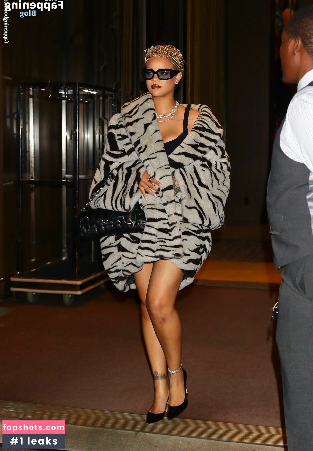 Rihanna gallery photo #1041