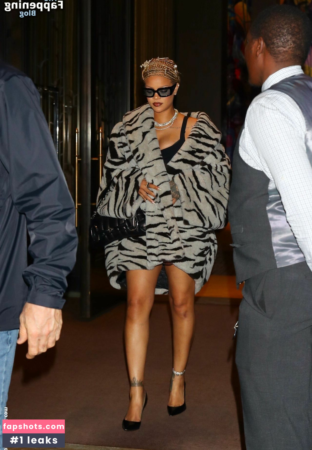 Rihanna gallery photo #1043