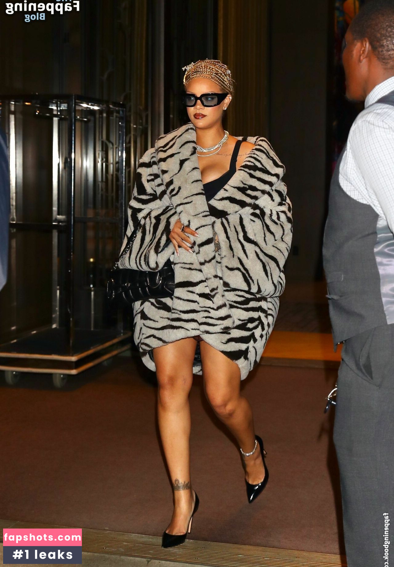 Rihanna gallery photo #1056