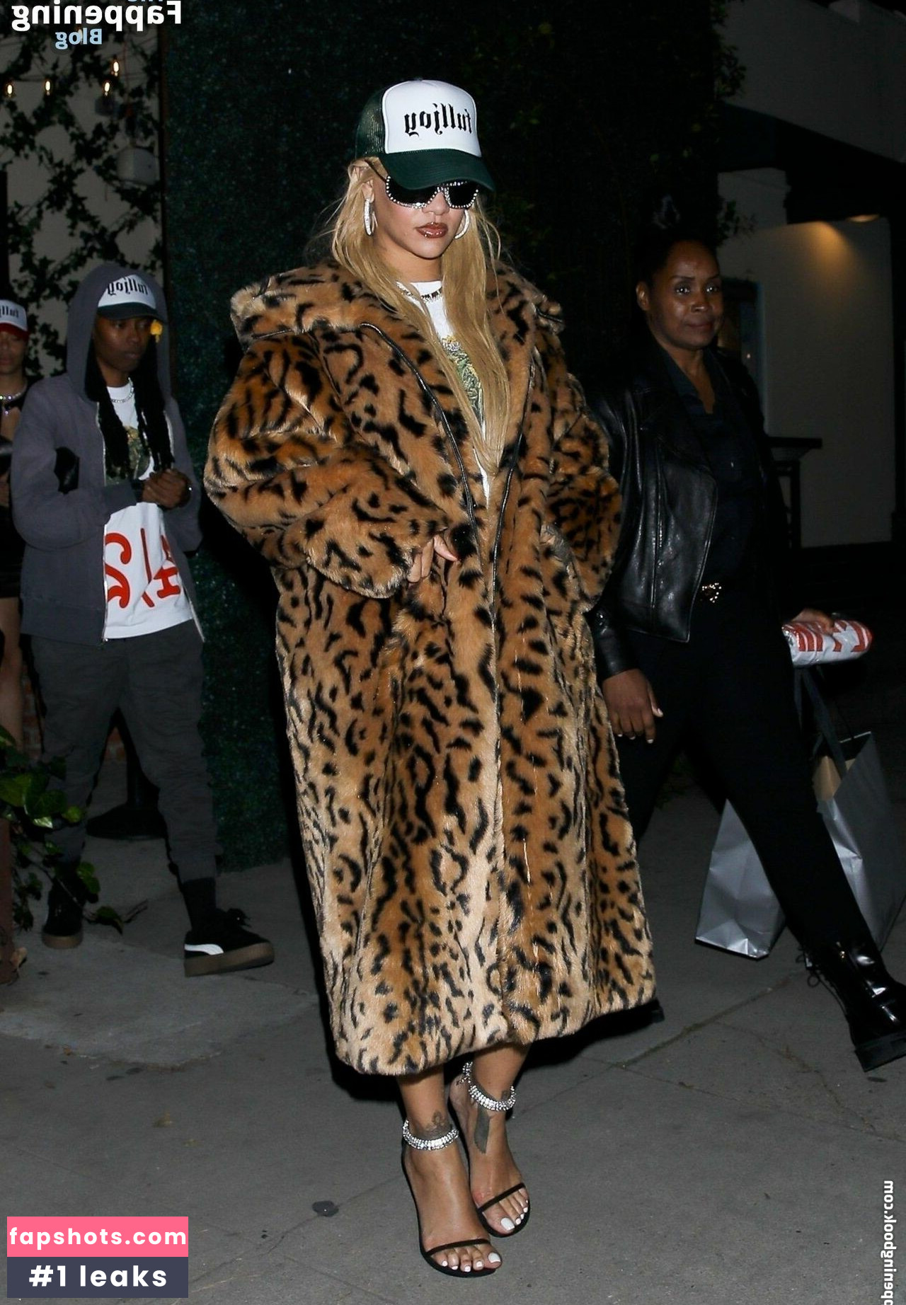 Rihanna gallery photo #1140