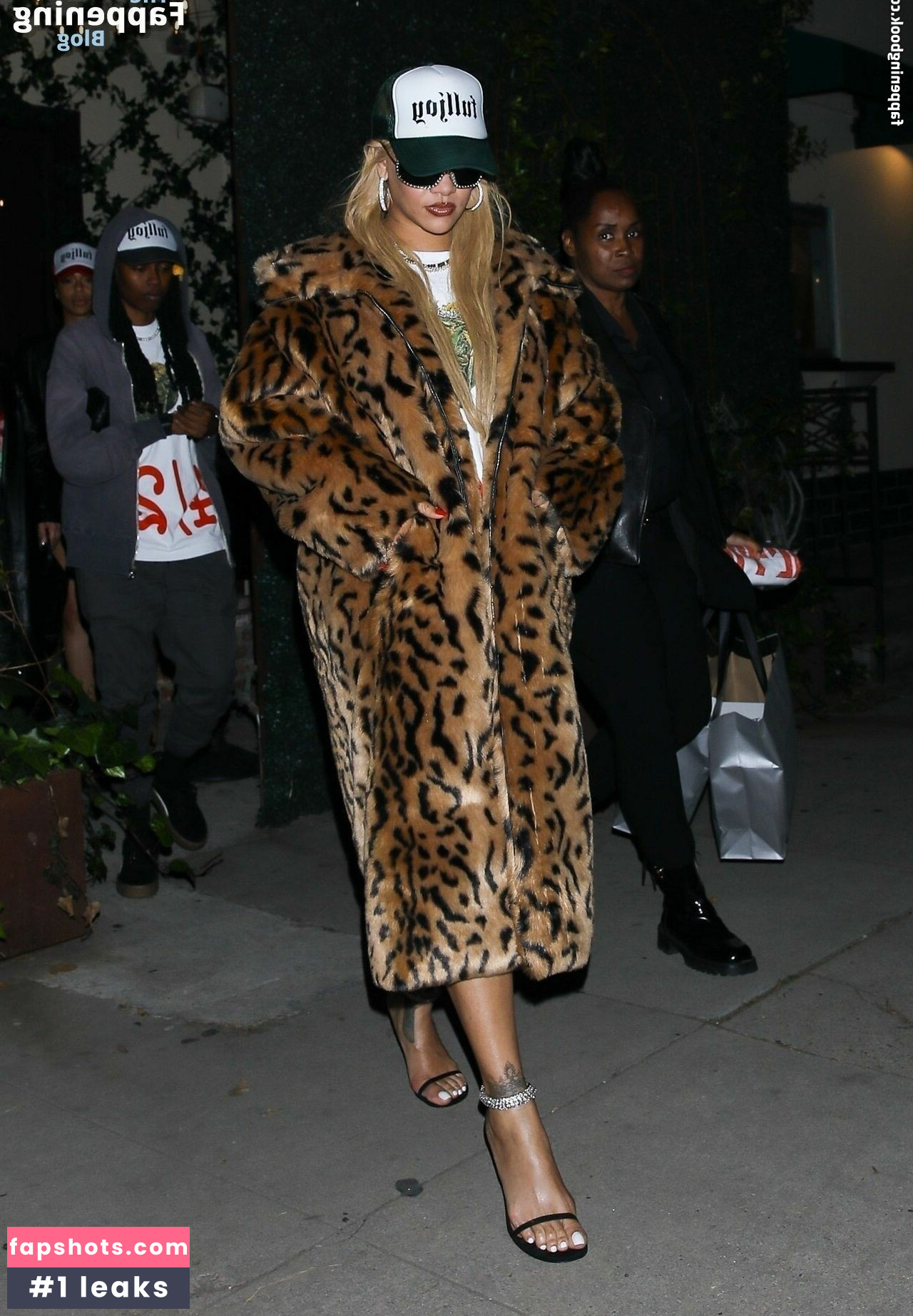 Rihanna gallery photo #1152