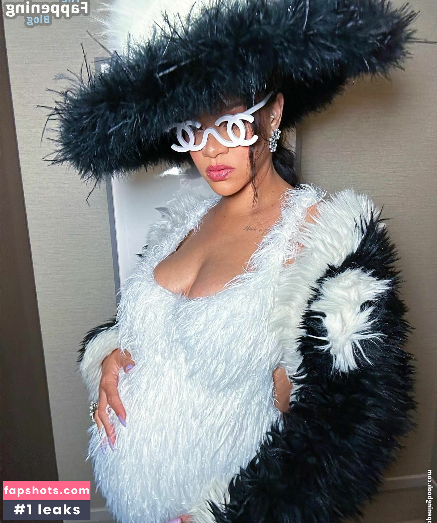 Rihanna gallery photo #1171