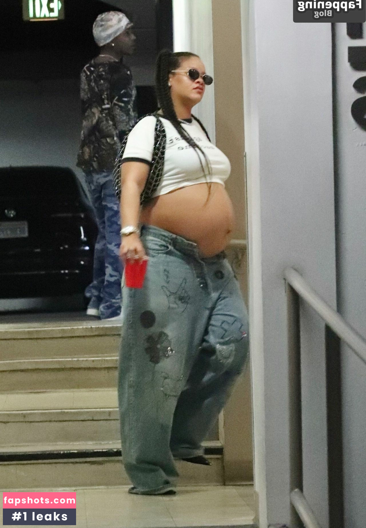 Rihanna gallery photo #1177