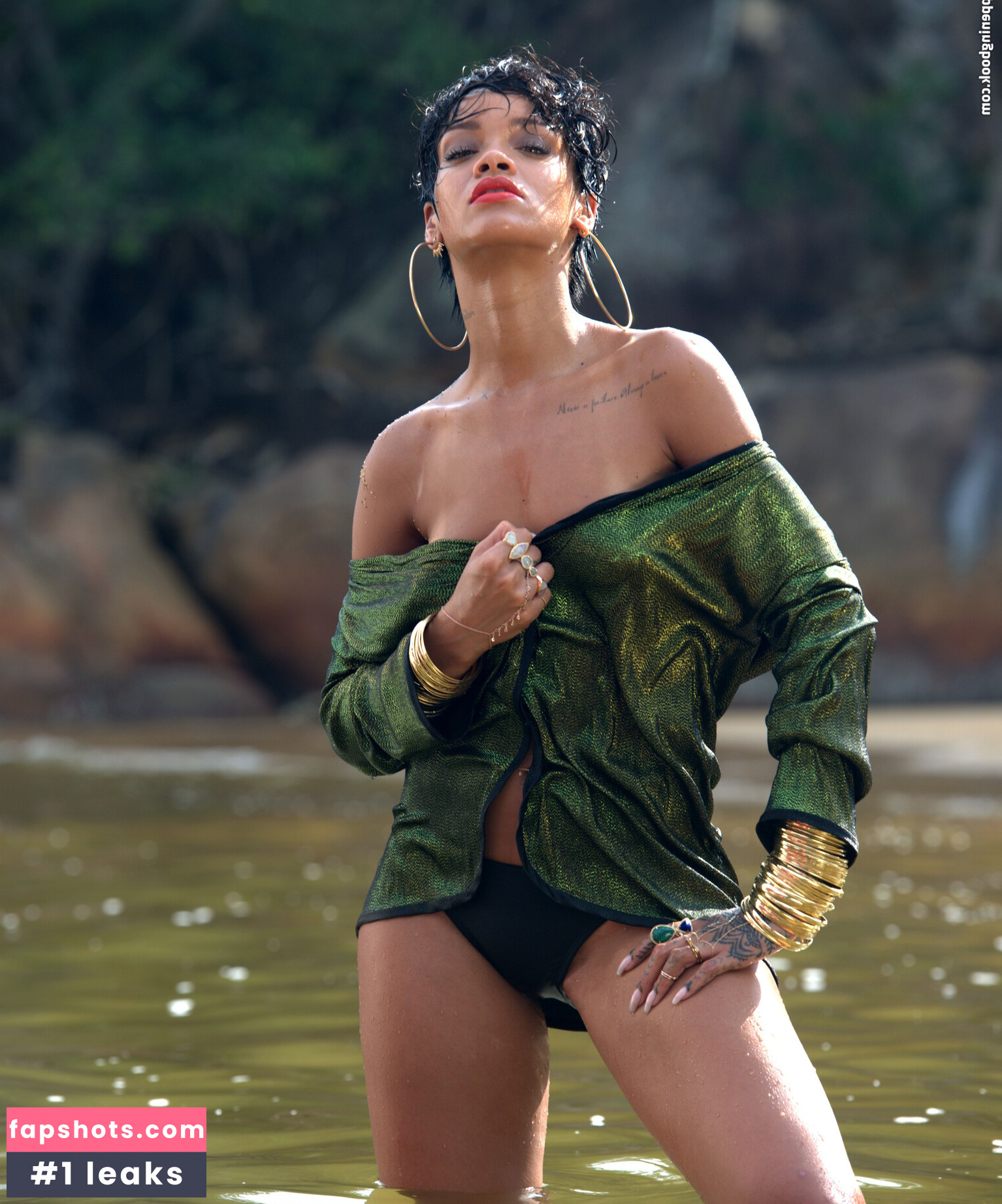 Rihanna gallery photo #125