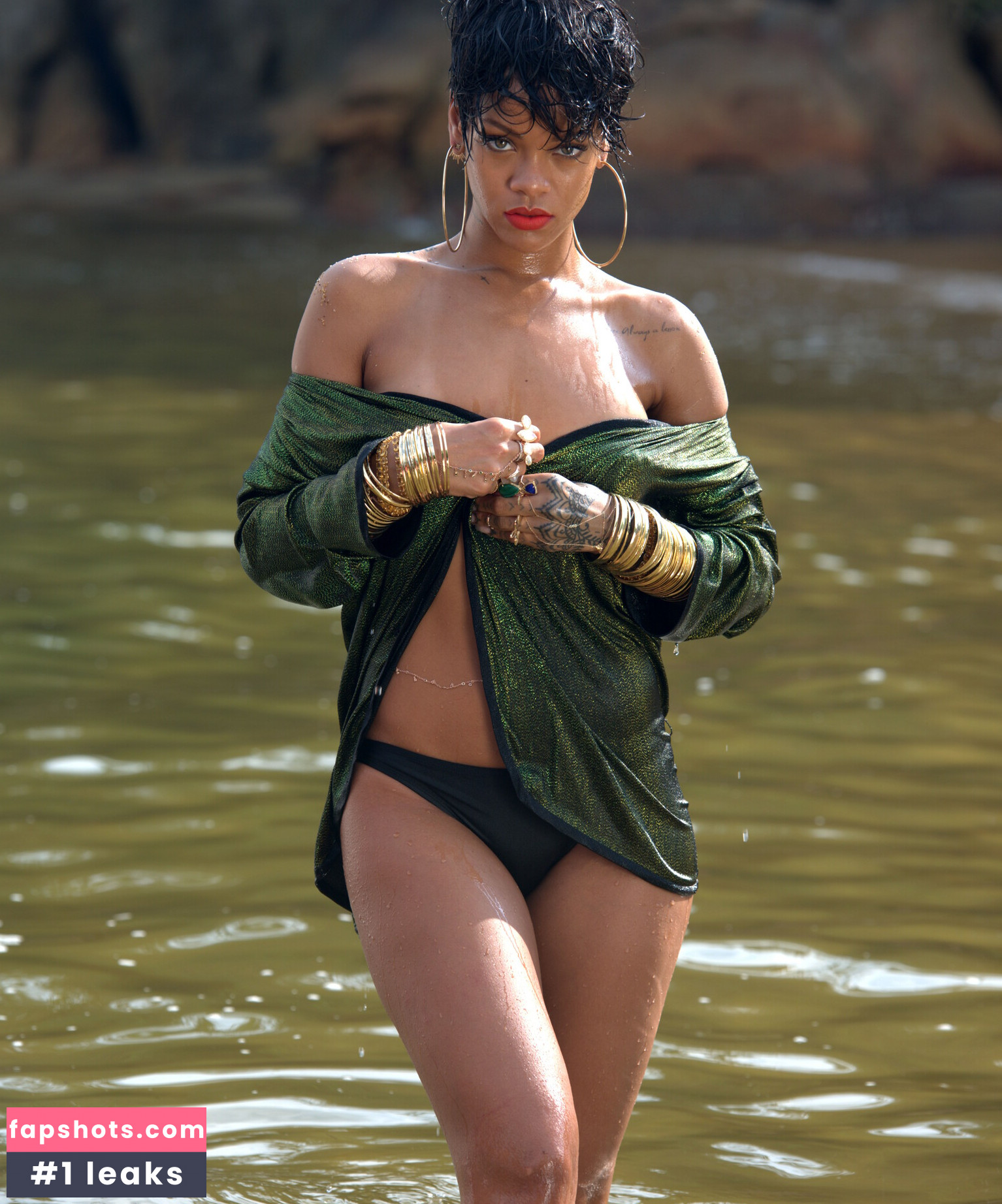 Rihanna gallery photo #126