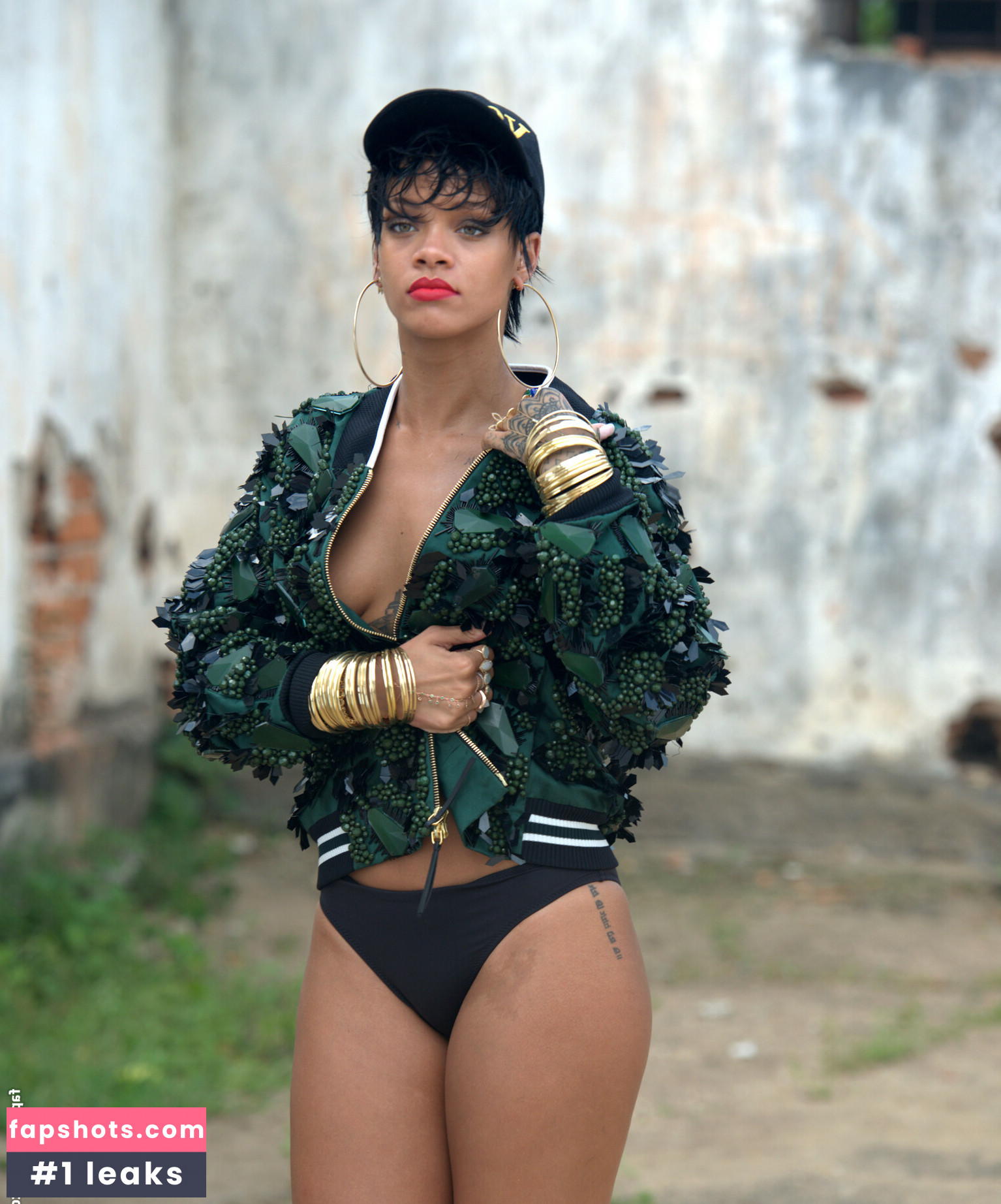 Rihanna gallery photo #127