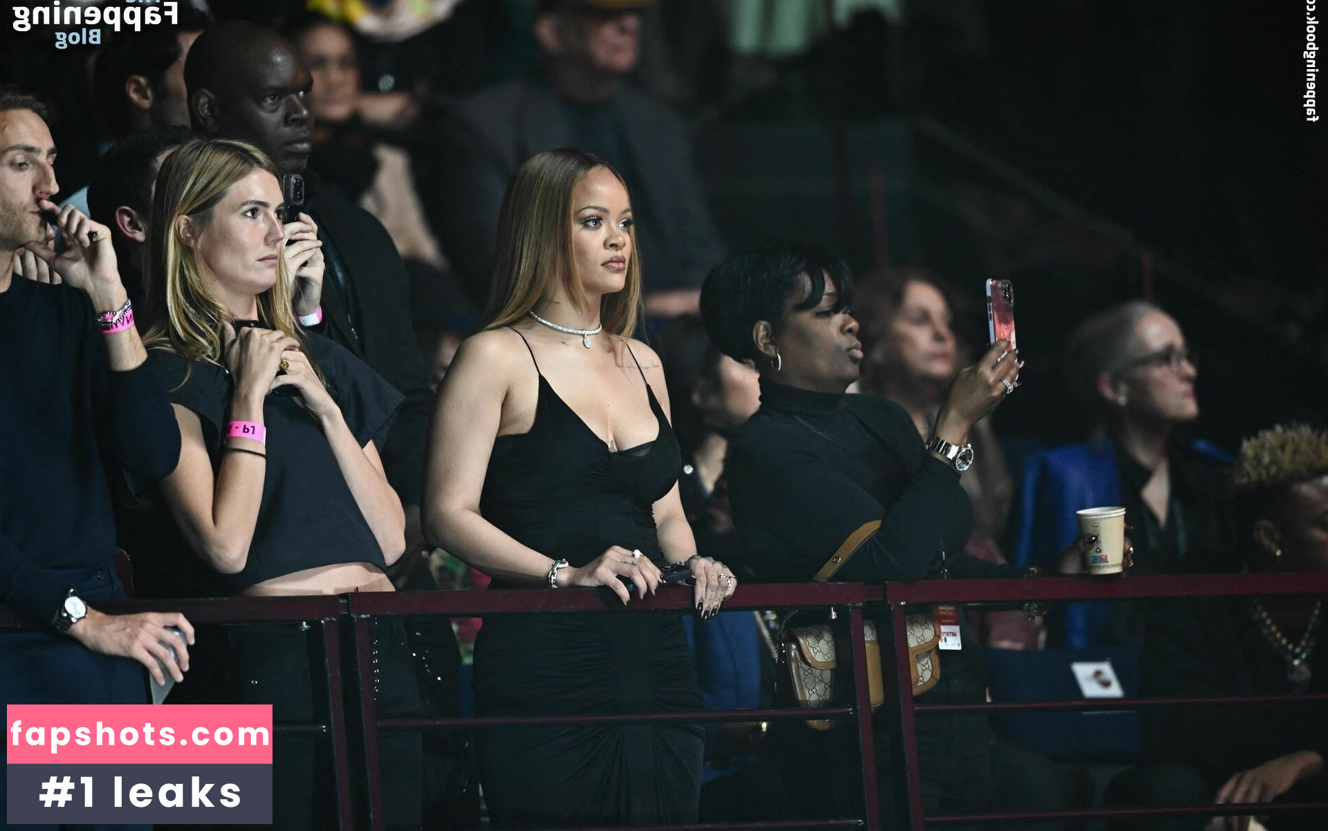 Rihanna gallery photo #1266