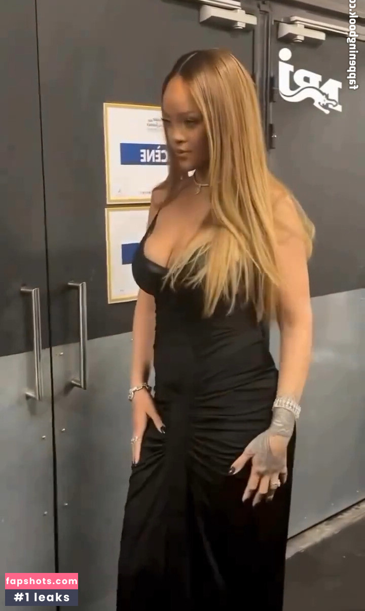 Rihanna gallery photo #1280