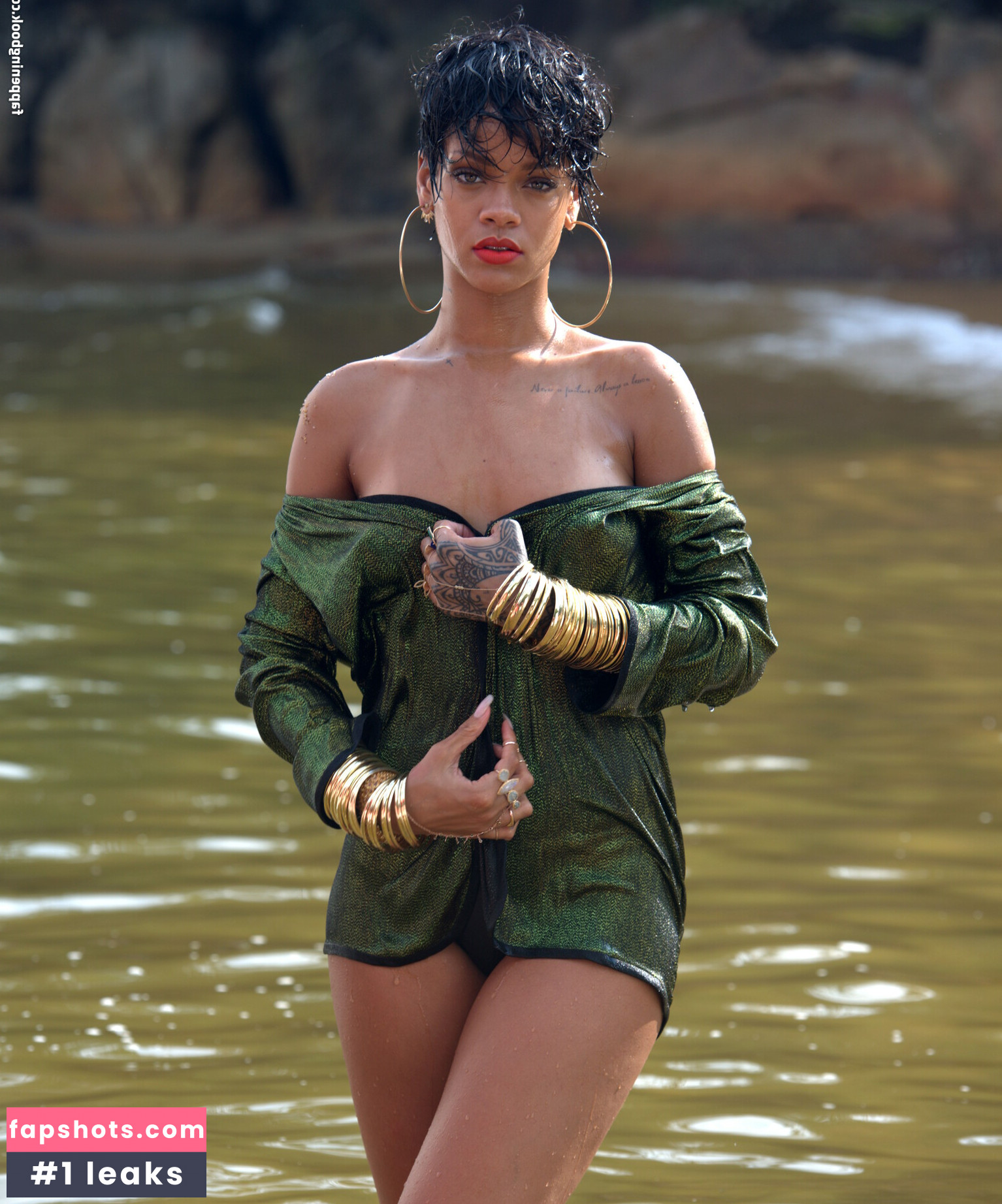Rihanna gallery photo #133
