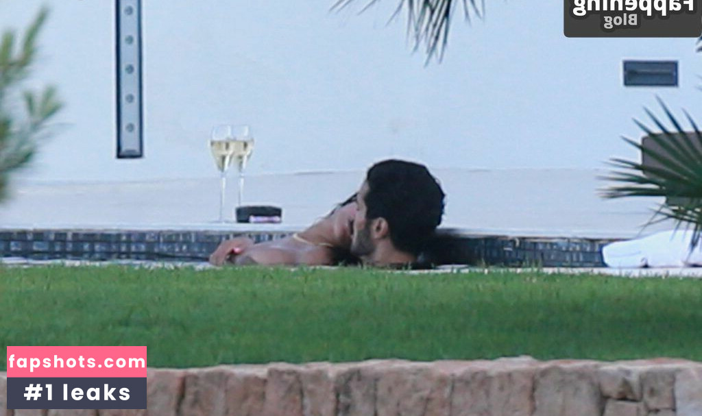 Rihanna gallery photo #1327