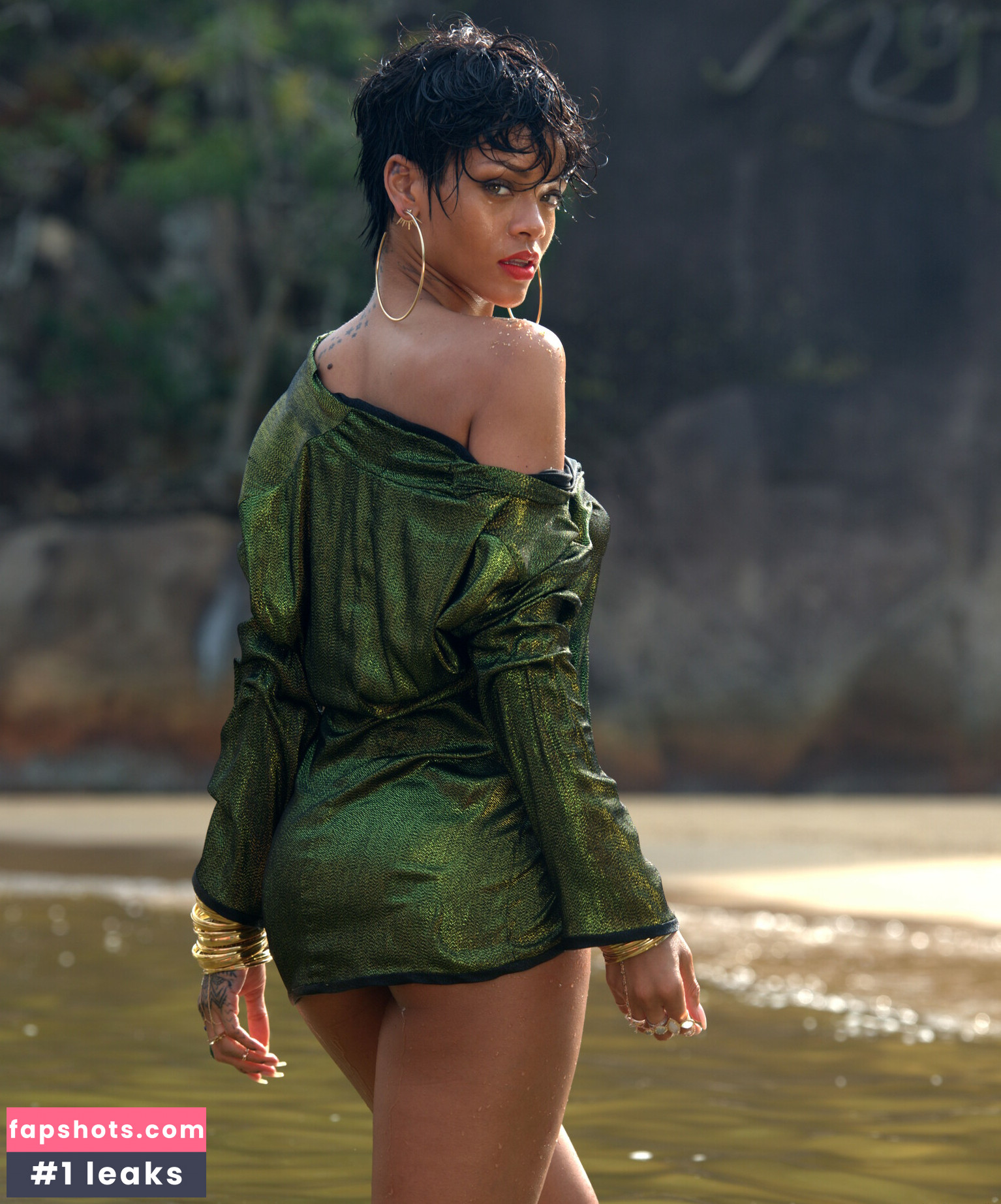 Rihanna gallery photo #135