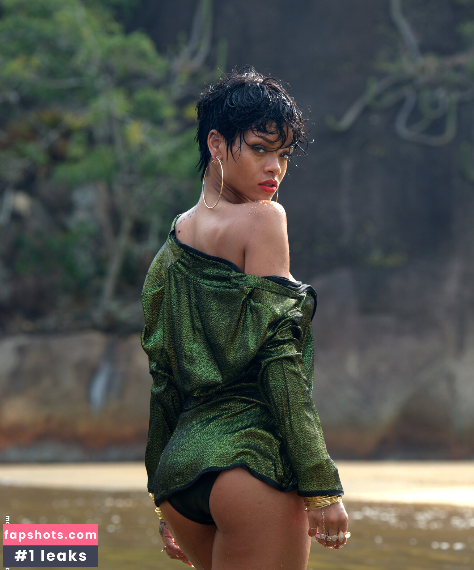 Rihanna gallery photo #136