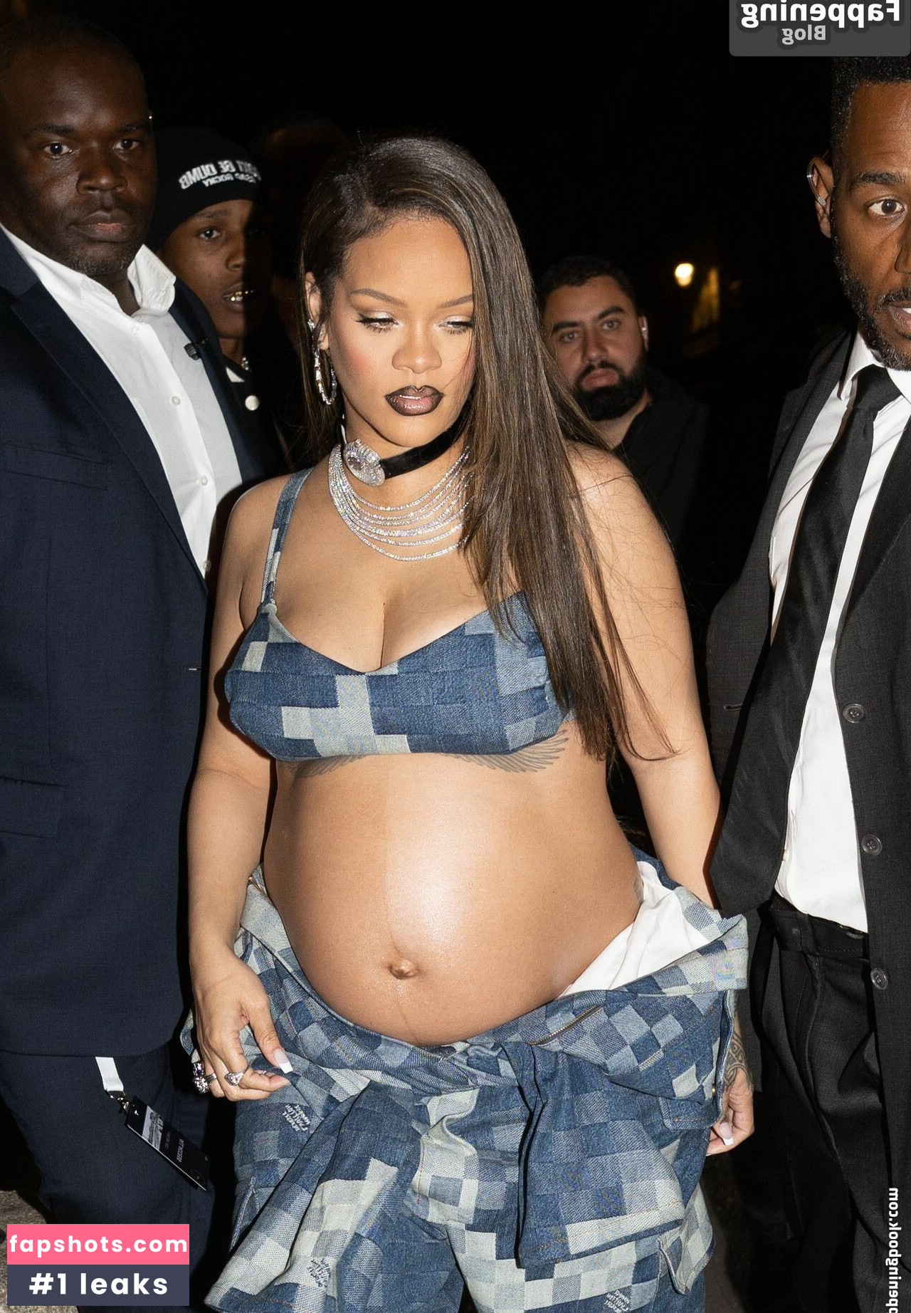 Rihanna gallery photo #1354