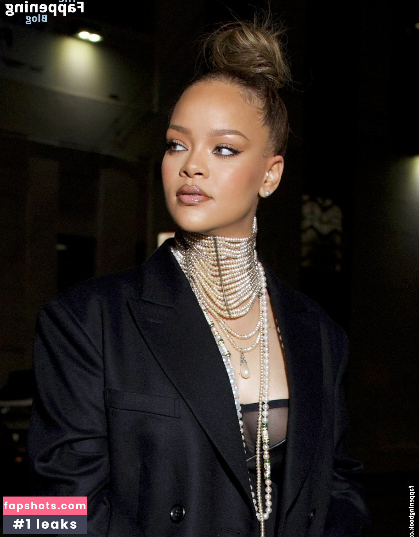 Rihanna gallery photo #1375