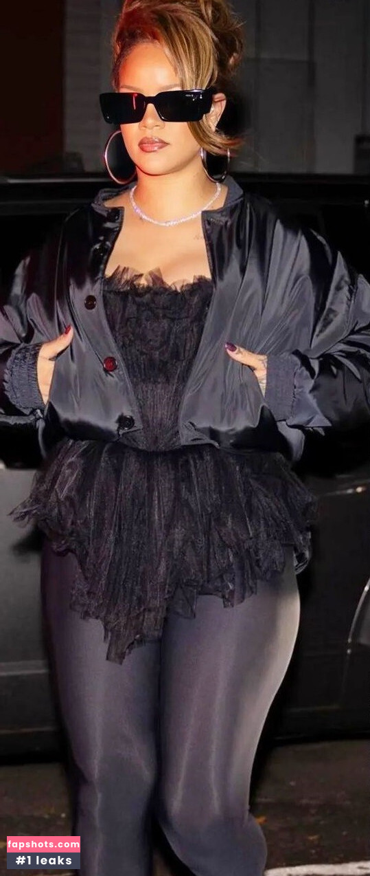 Rihanna gallery photo #1395