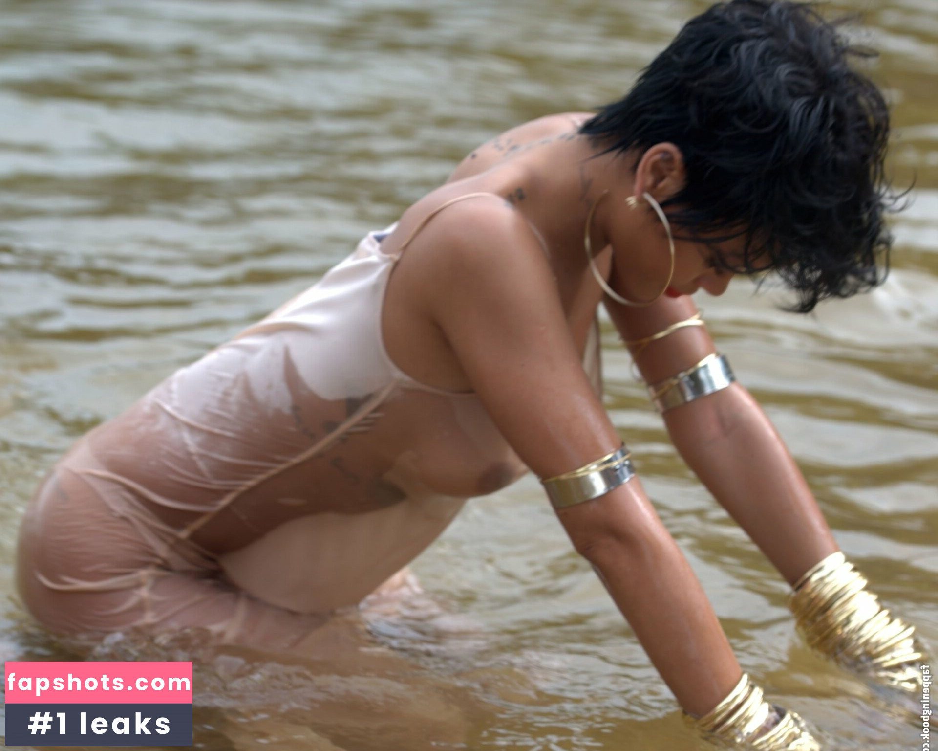 Rihanna gallery photo #1406