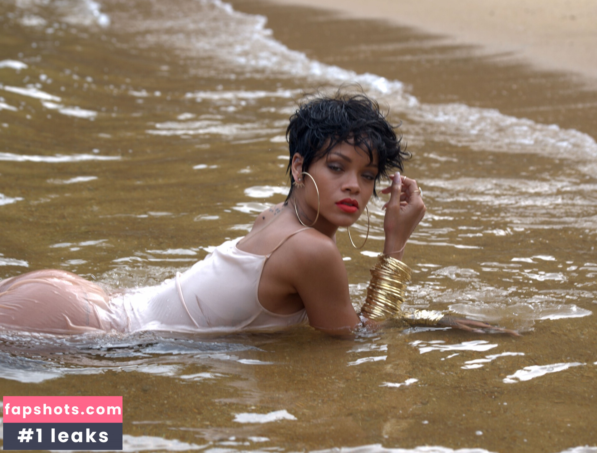 Rihanna gallery photo #1437