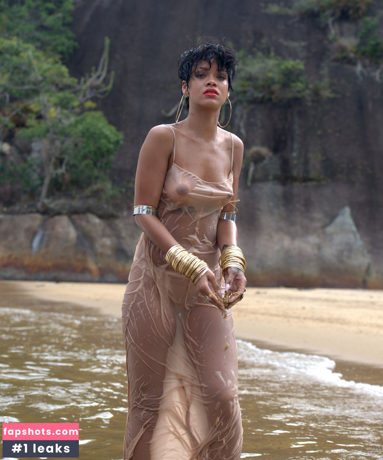 Rihanna gallery photo #1438