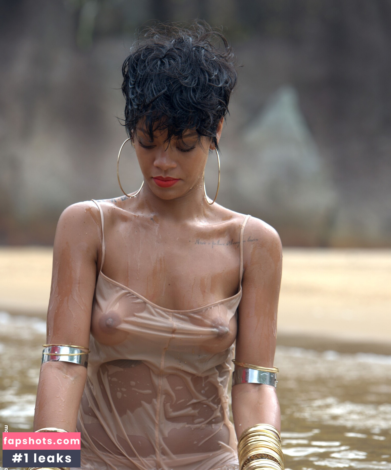 Rihanna gallery photo #1443