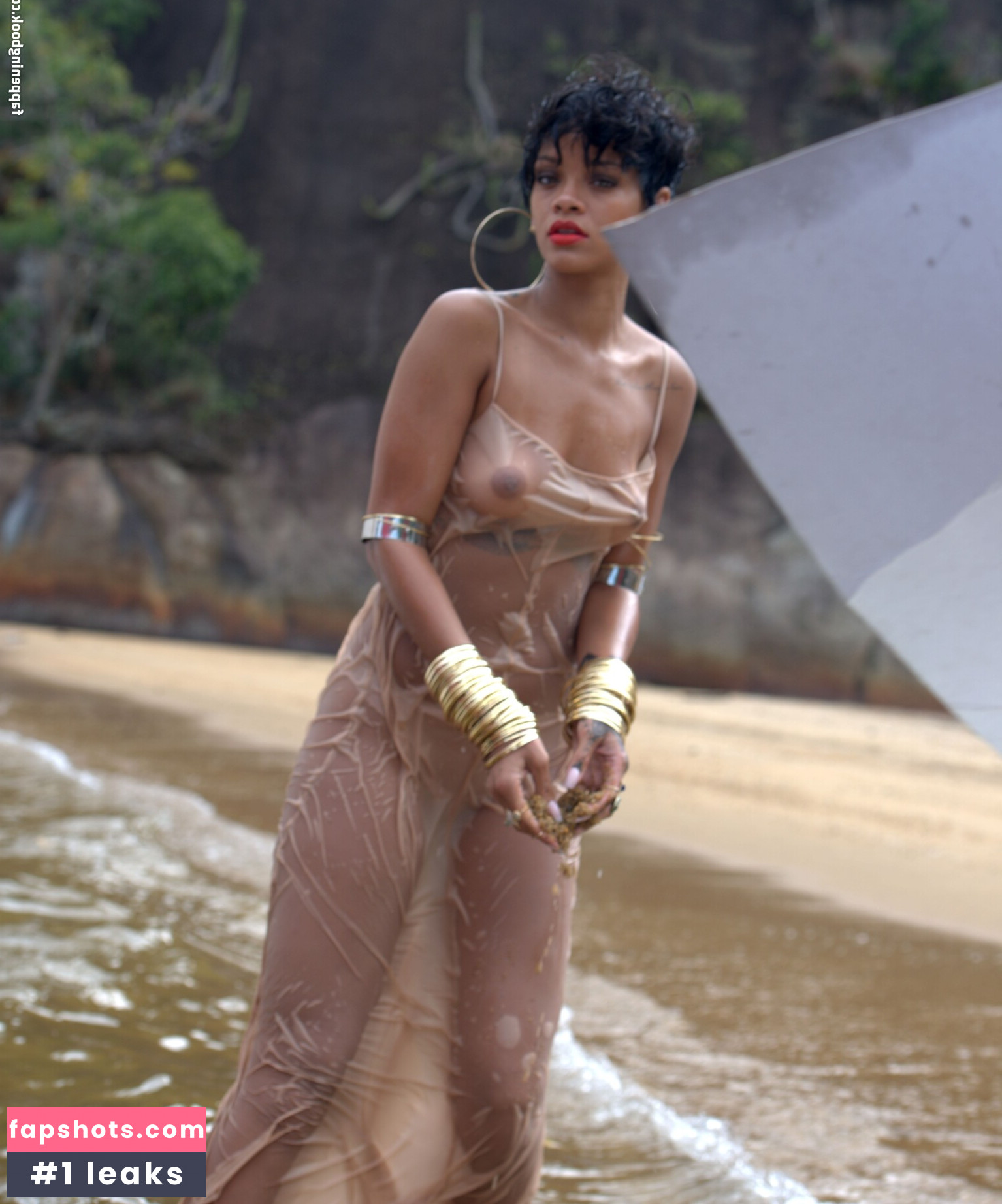 Rihanna gallery photo #1446