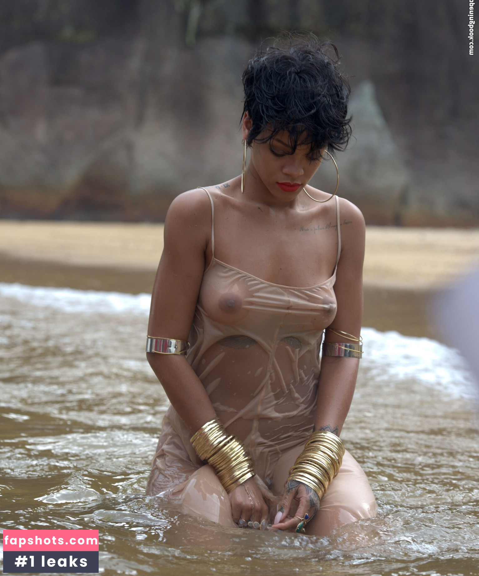 Rihanna gallery photo #1447