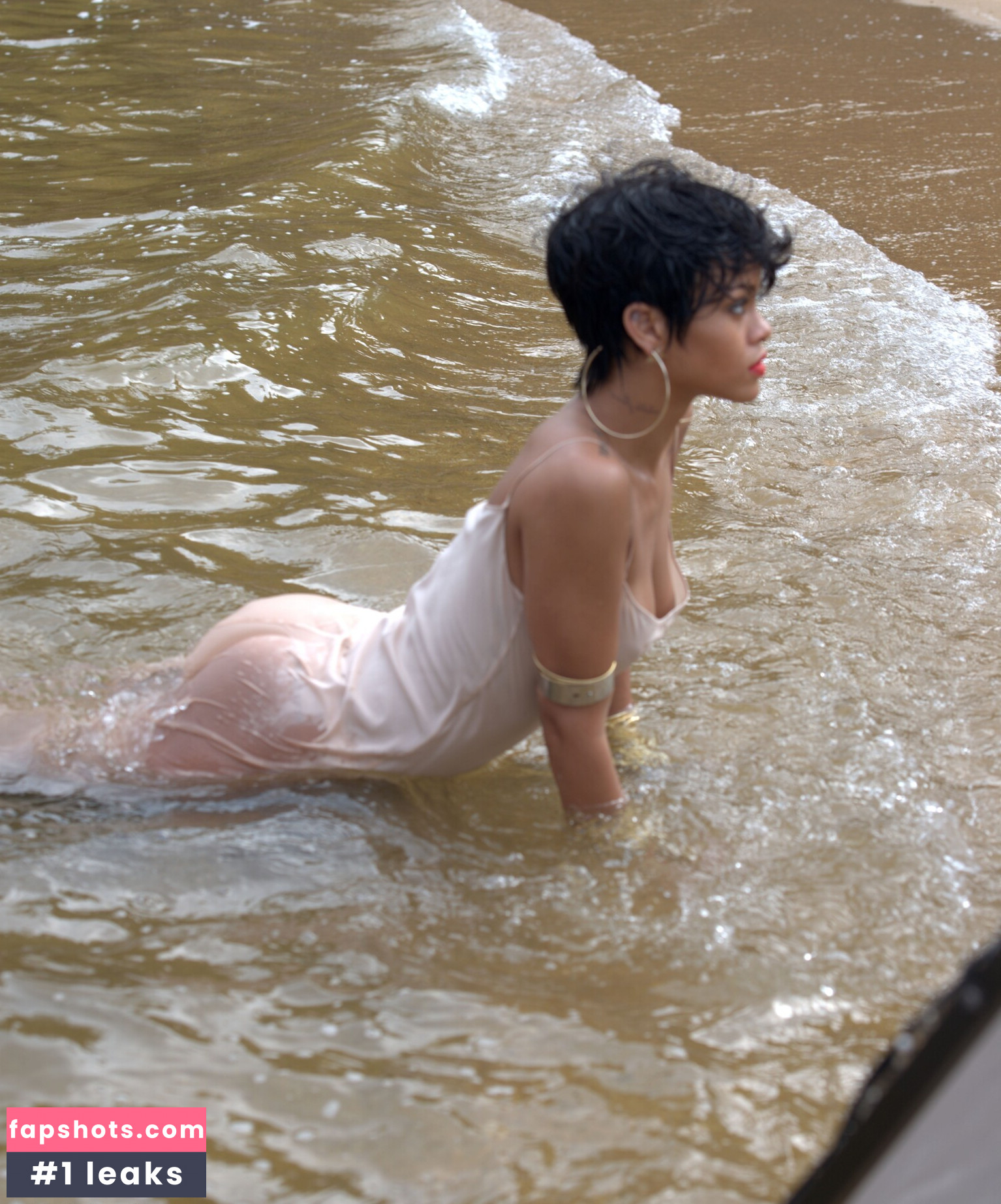Rihanna gallery photo #1449