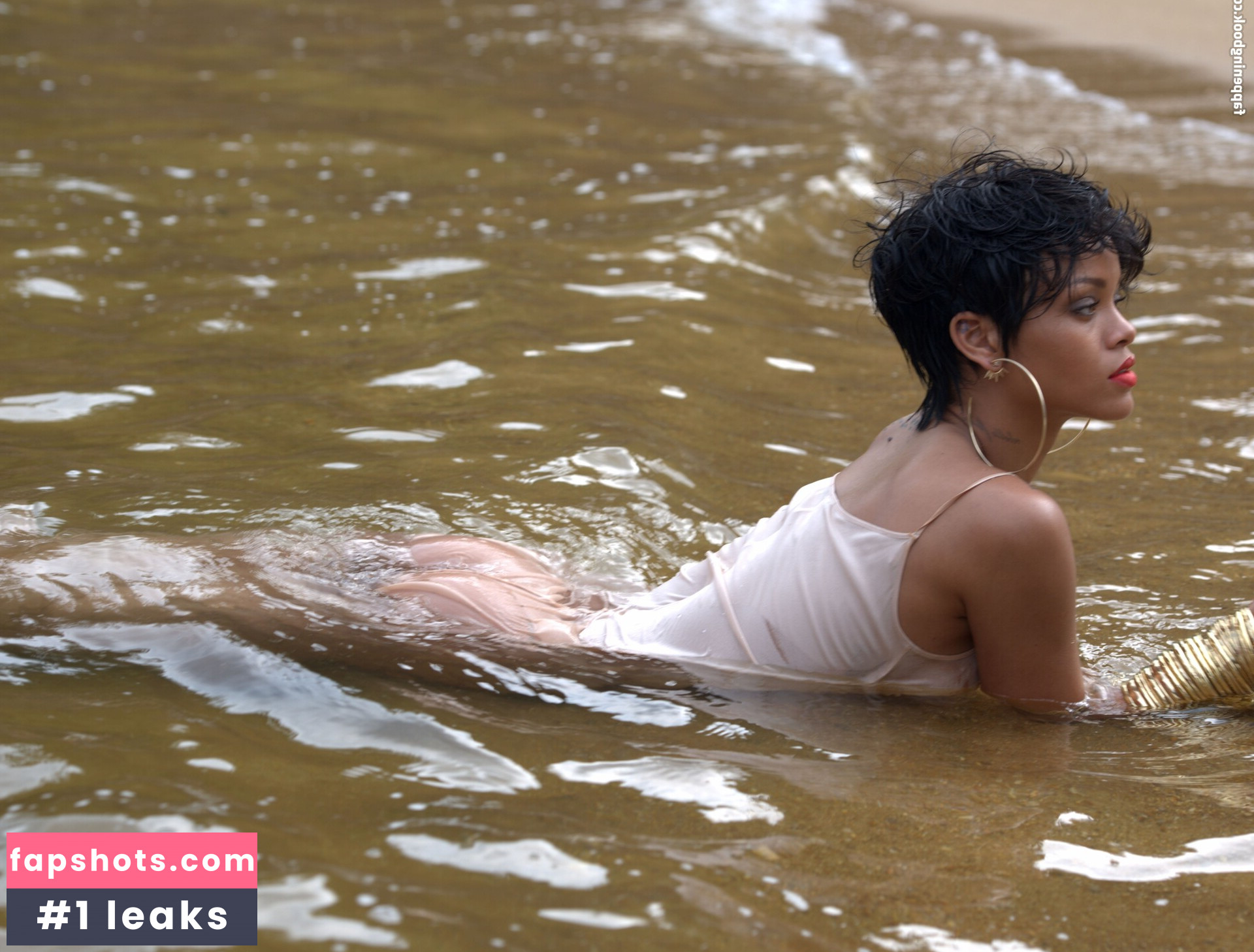 Rihanna gallery photo #1450