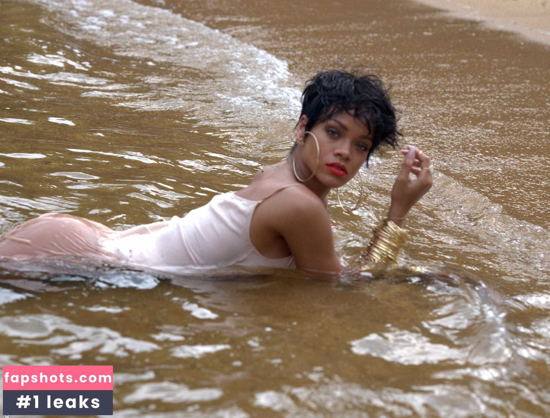 Rihanna gallery photo #1451