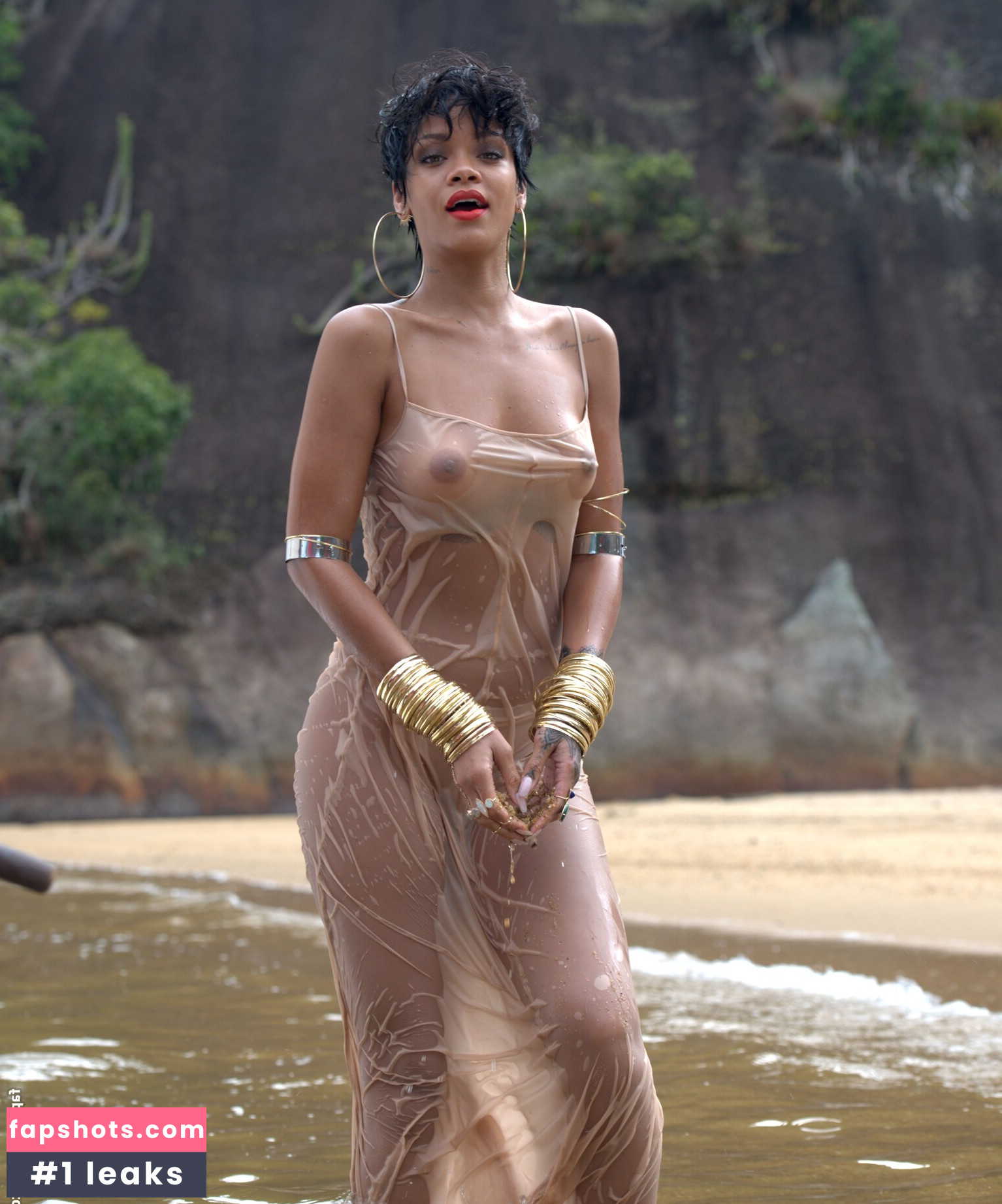 Rihanna gallery photo #1452