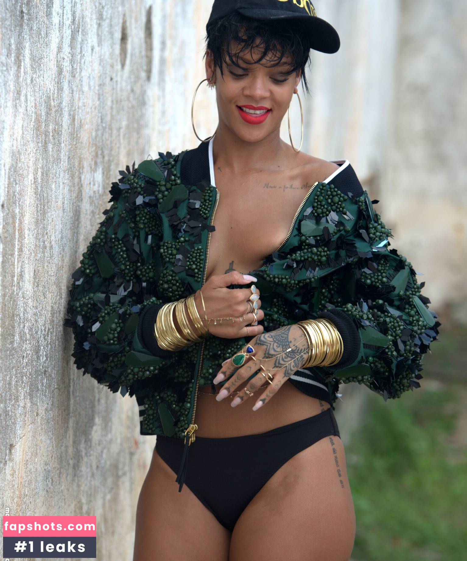Rihanna gallery photo #1453