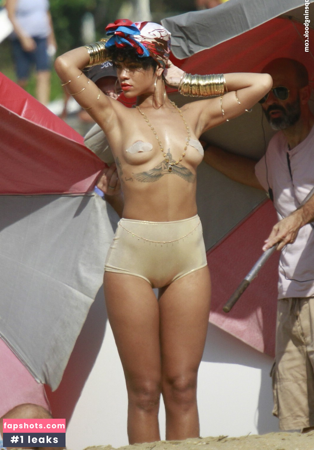 Rihanna gallery photo #1523