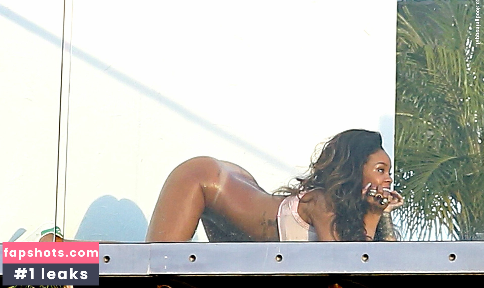 Rihanna gallery photo #1545