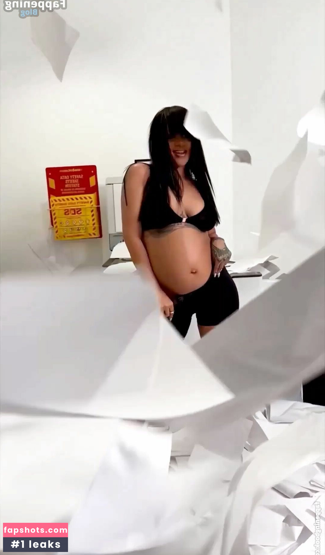 Rihanna gallery photo #1563