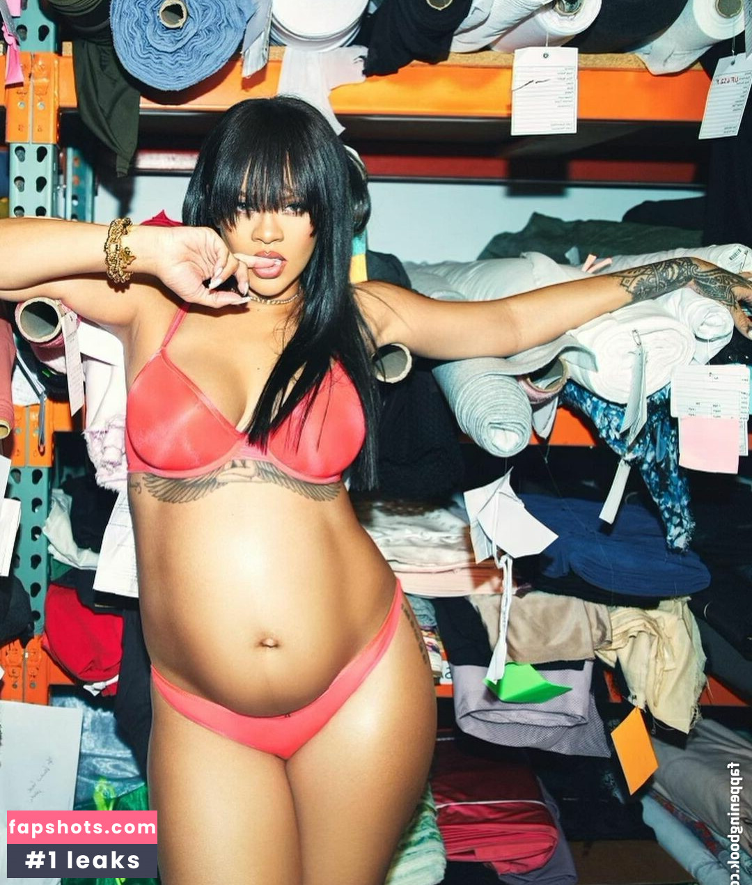 Rihanna gallery photo #1571