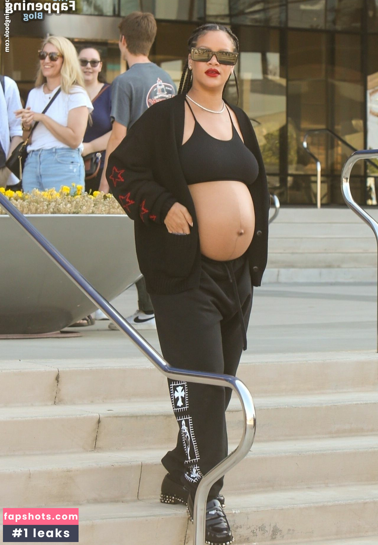 Rihanna gallery photo #1572