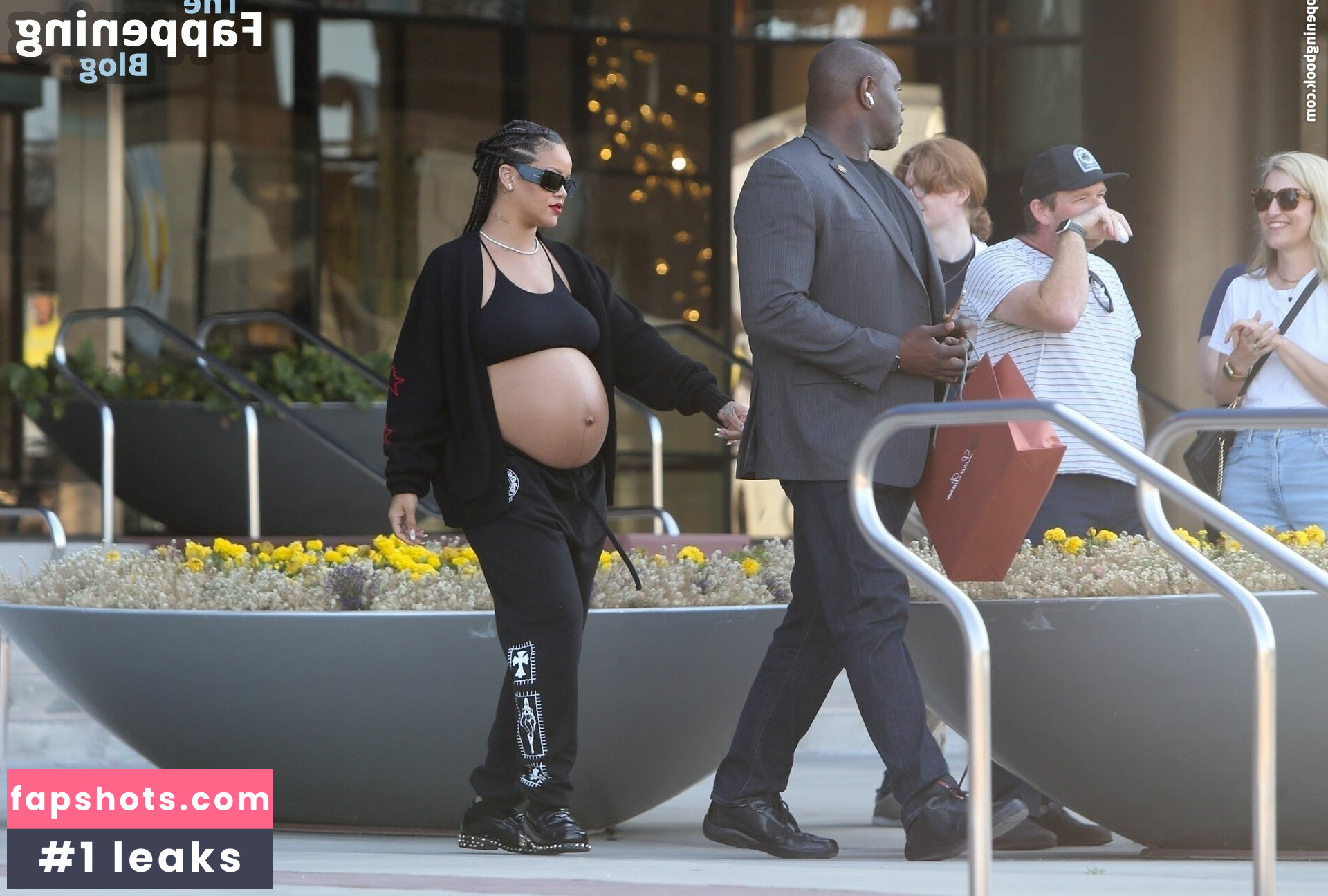 Rihanna gallery photo #1574