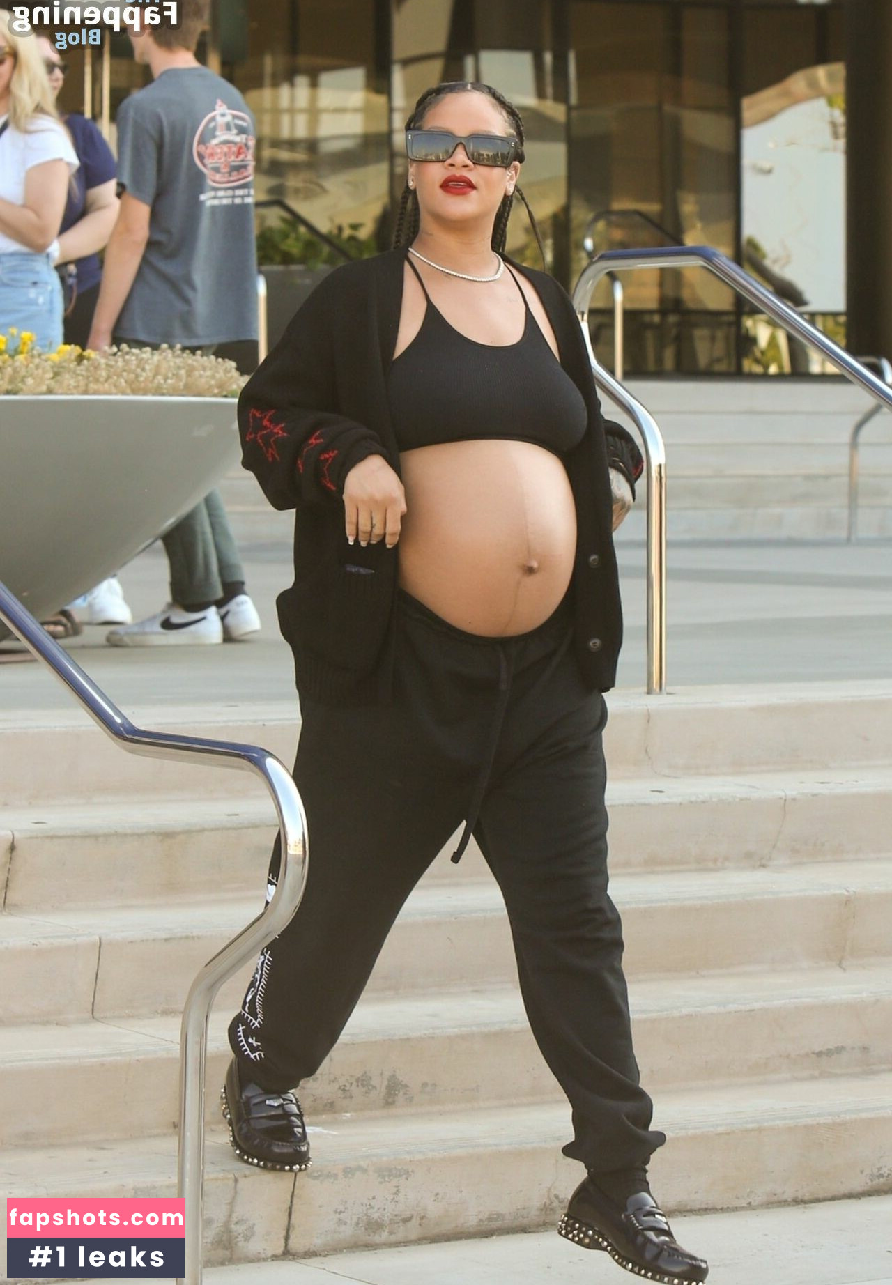 Rihanna gallery photo #1581