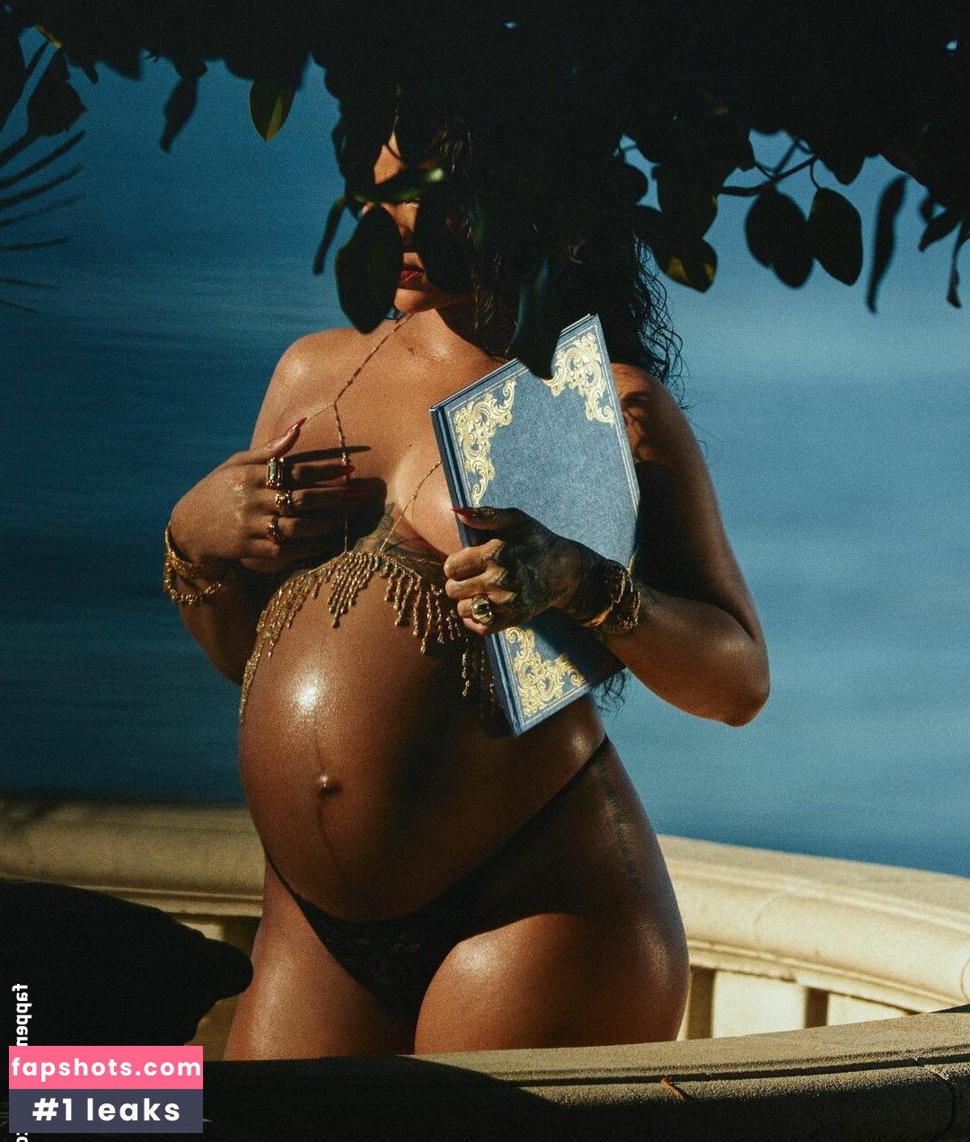 Rihanna gallery photo #1612