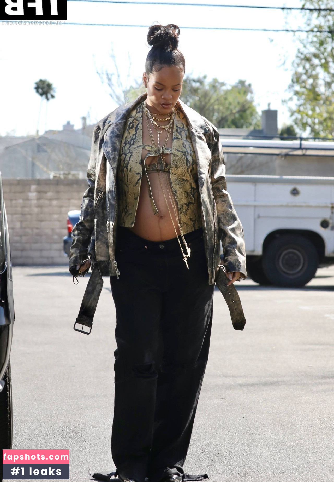 Rihanna gallery photo #1969