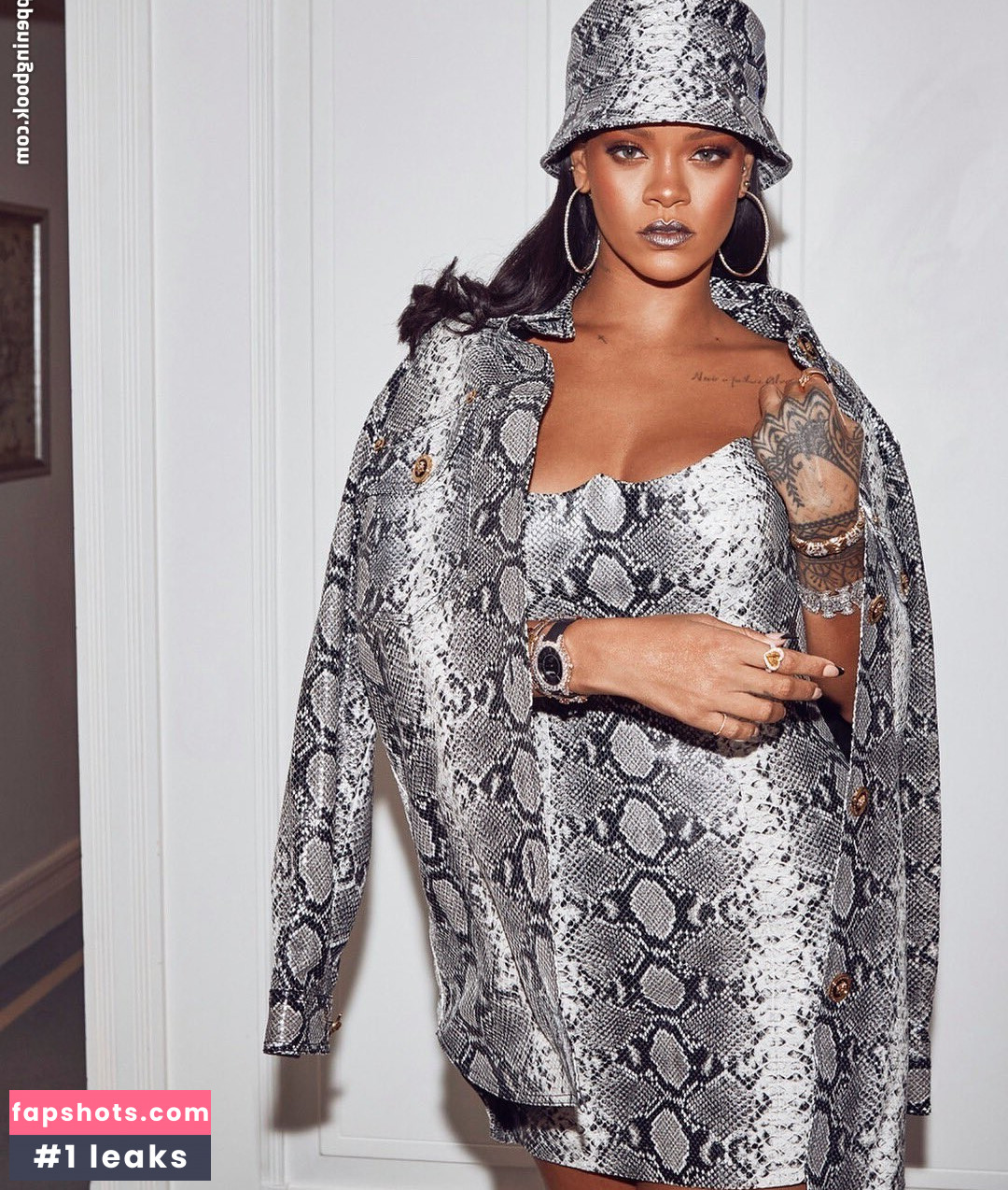 Rihanna gallery photo #1972