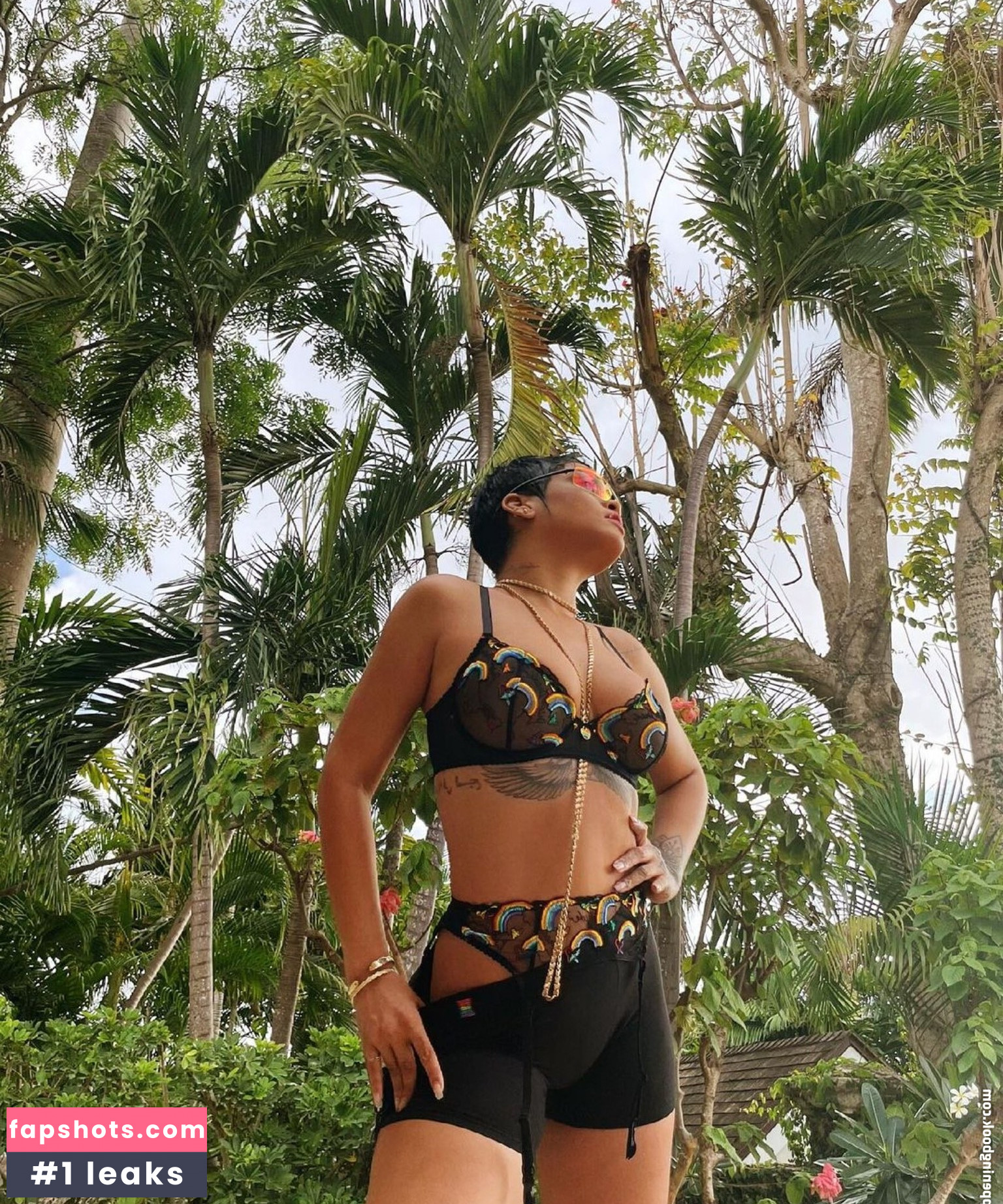 Rihanna gallery photo #1976