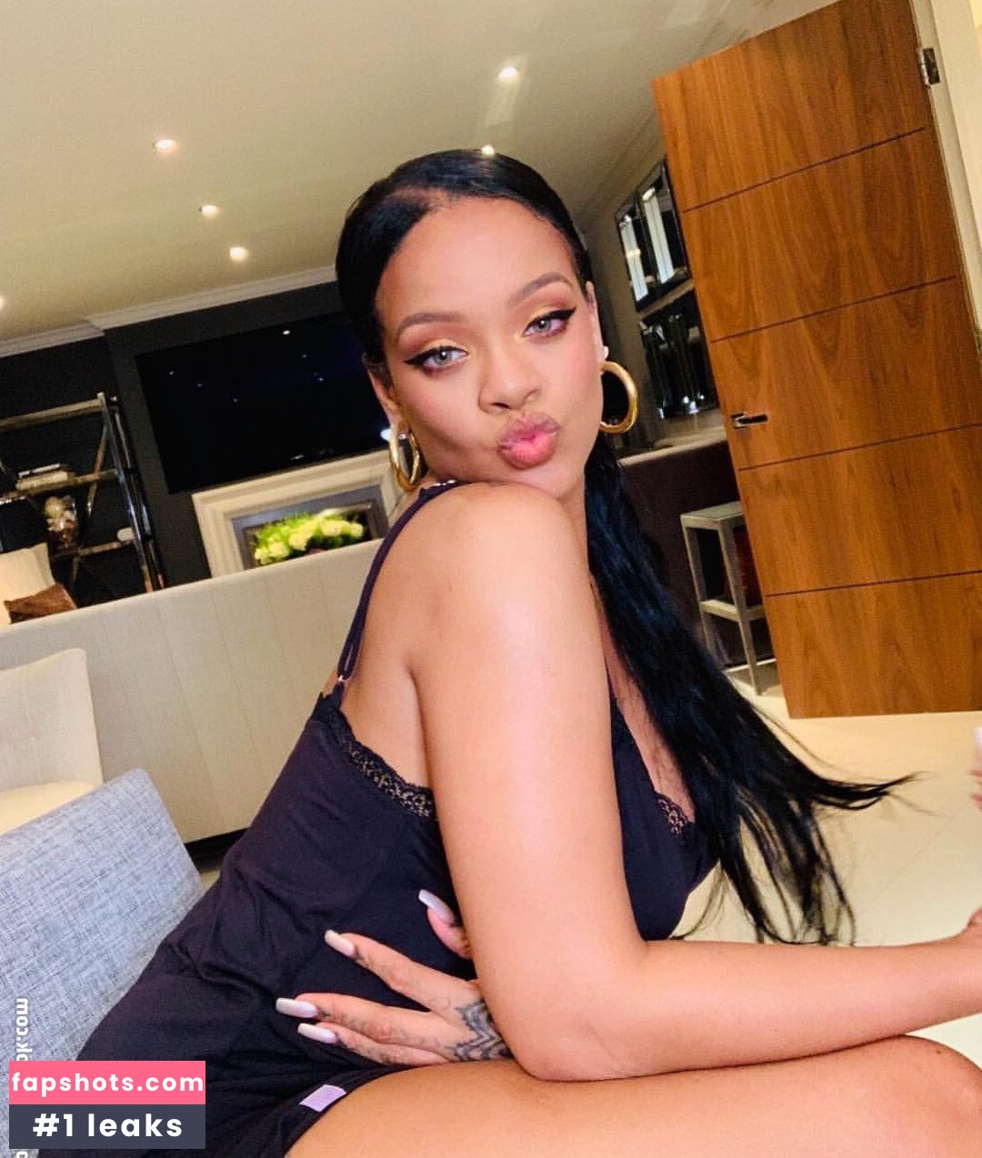 Rihanna gallery photo #1984