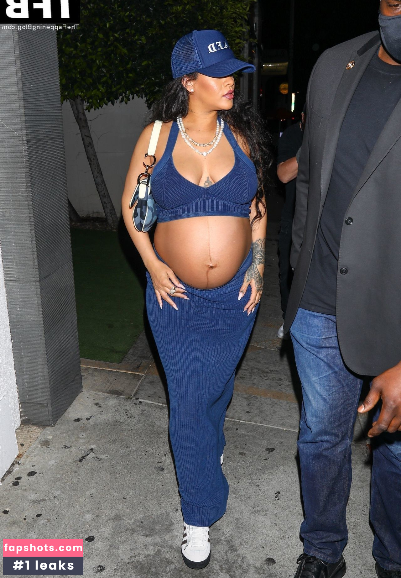 Rihanna gallery photo #2000